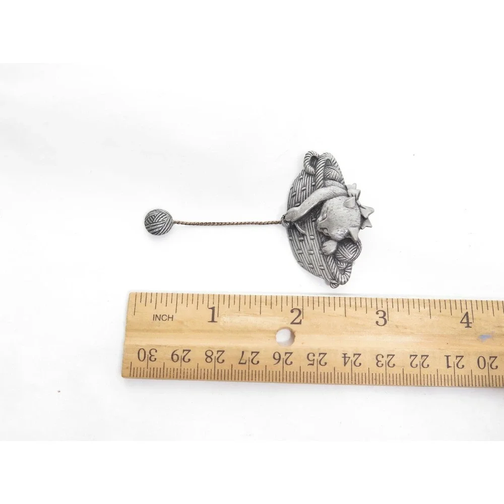 Vintage JJ Jonette Jewellery Kitten Cat‎ In Basket Playing With Wool Brooch Pin